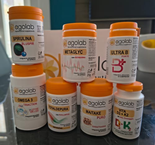 Recensione del cliente che mostra la confezione di Omega 3 con altri prodotti acquistati della stessa linea.