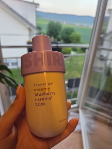 Customer photo review of Shower Gel Creamy Blueberry Caramel Bliss