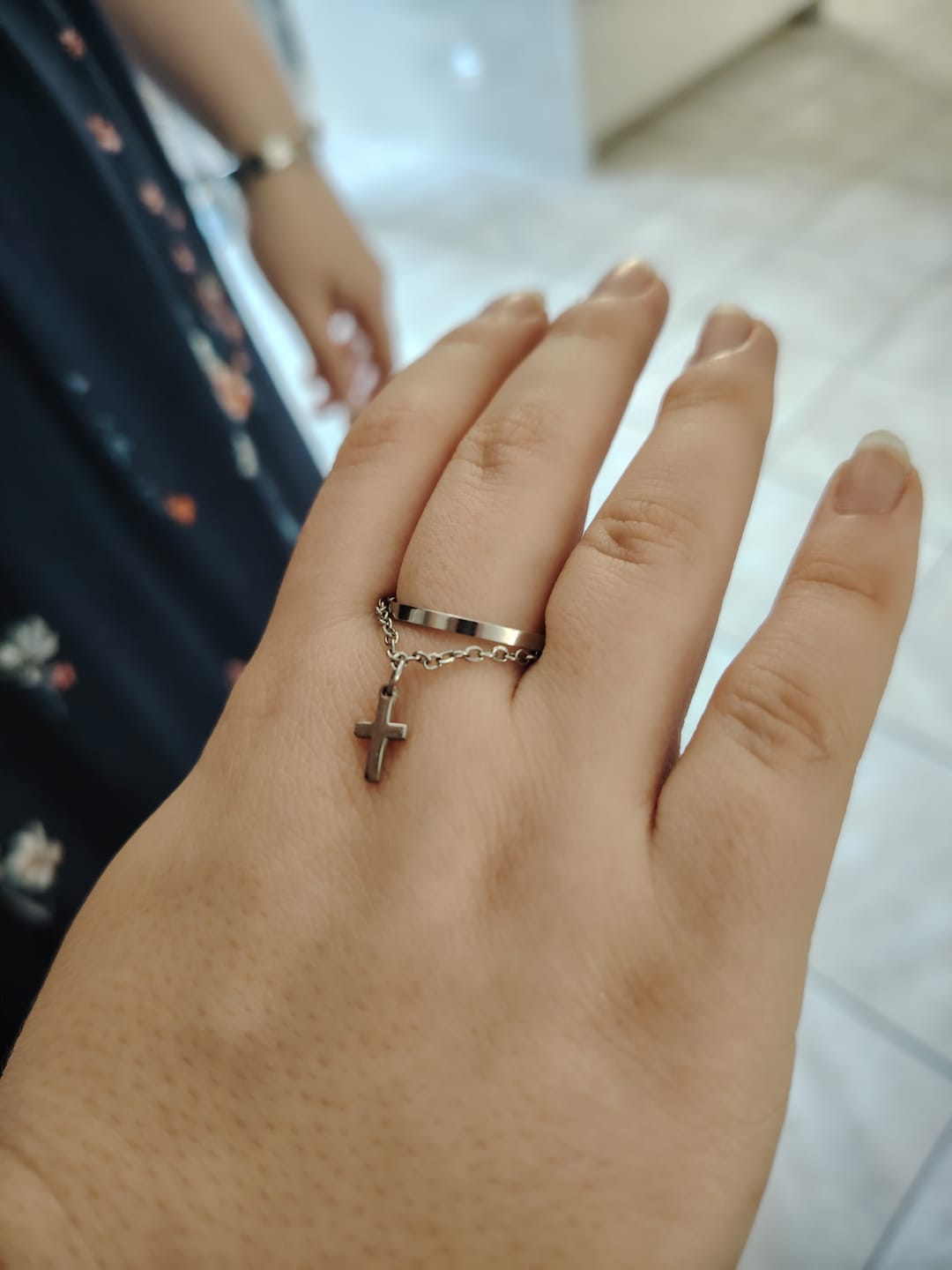 Customer photo review of Bague Croix avec Chaîne Élégante