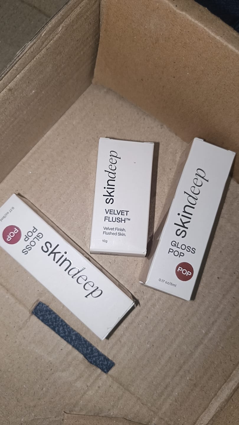 Customer photo review of Gloss POP™ - High-Shine Lip Gloss