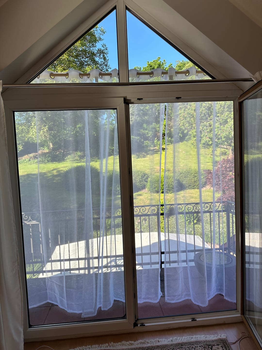 Customer photo review of Outdoor Gardine wasserdicht – Transparenter Voile für Terrasse und Garten, 6 Farben