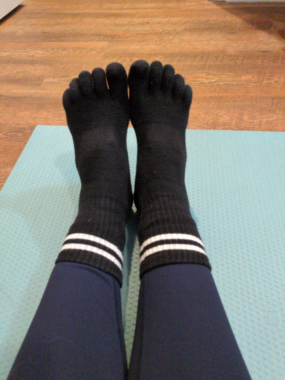 Customer photo review of Silix™ Standard Grip Socks - （3pcs）Grip harder. Stretch easier. Feel grounded.