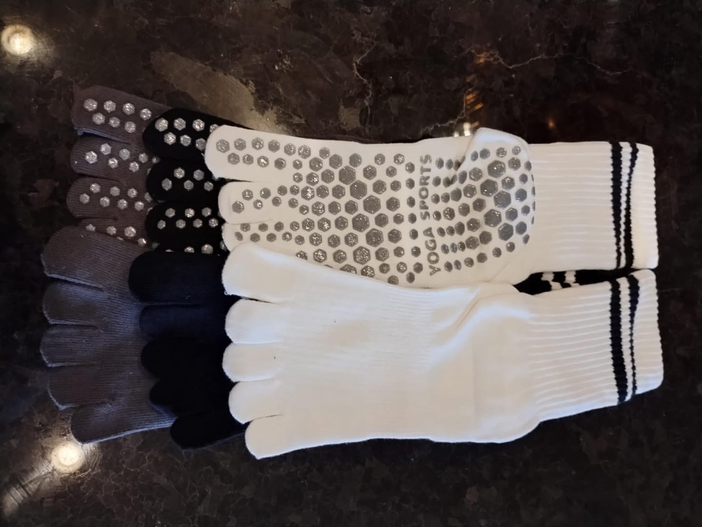 Customer photo review of Silix™ Standard Grip Socks - （3pcs）Grip harder. Stretch easier. Feel grounded.