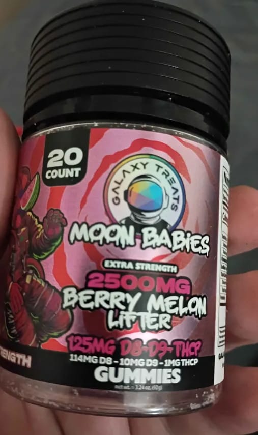 Customer photo review of Berry Melon Lifter D8 D9 THCP Extra Strength Gummies