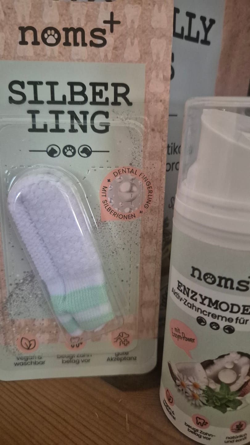 Customer photo review of Silberling: Antibakterieller Zahnpflege-Fingerling für Hunde mit Silberionen