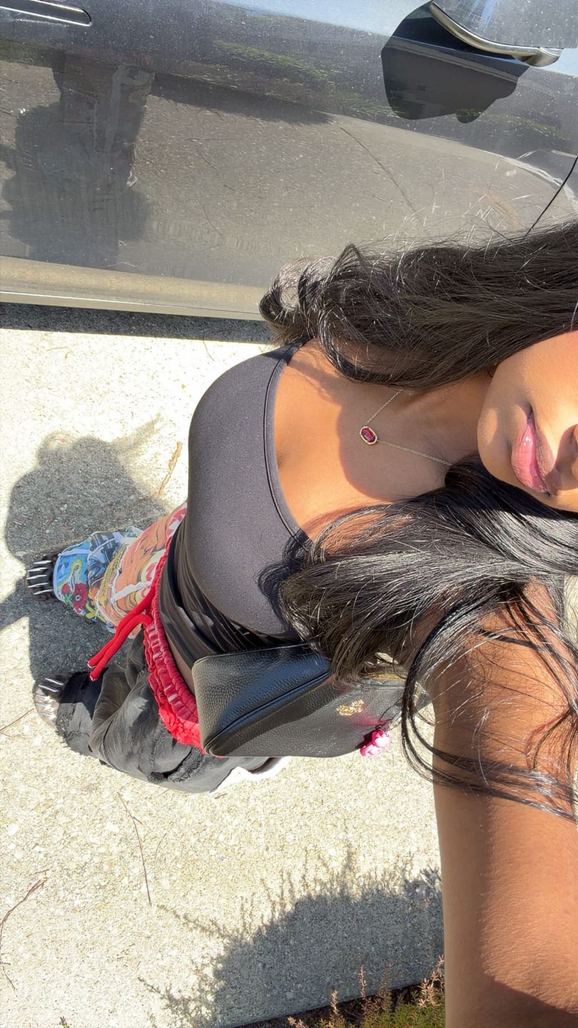 Customer photo review of BLACK WIDOW SWEATS