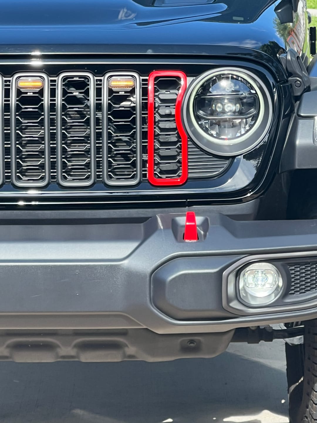 Customer photo review of Painted "Snap On" Accent Slot Cover fits *24-26 Updated Jeep JL JT Grille