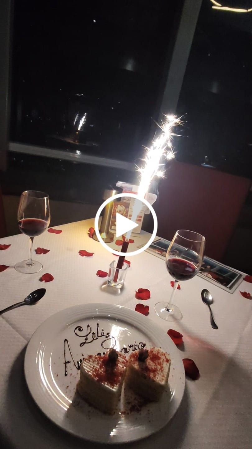 Customer video review of Cena Romántica