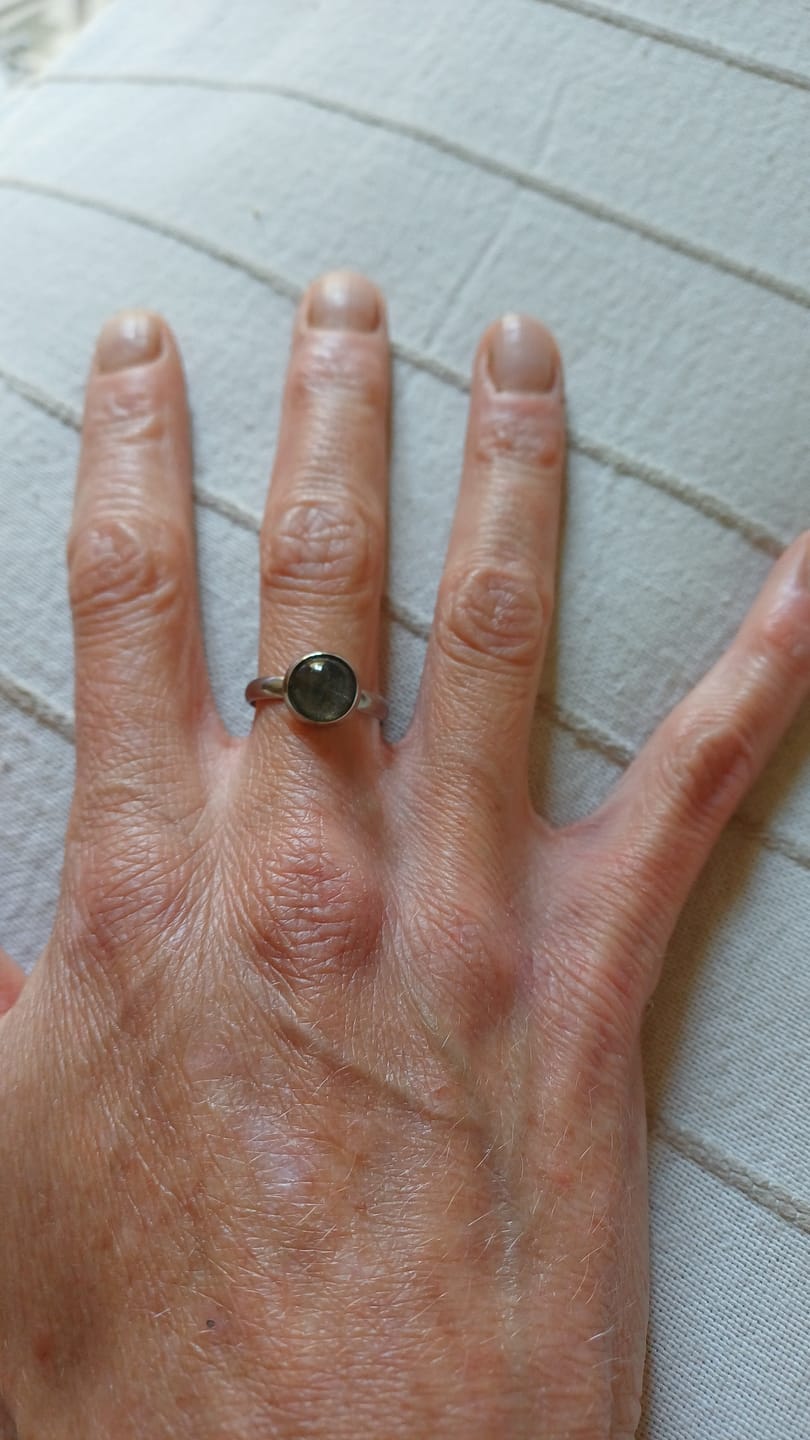 Customer photo review of Anello regolabile in acciaio 8 mm Labradorite
