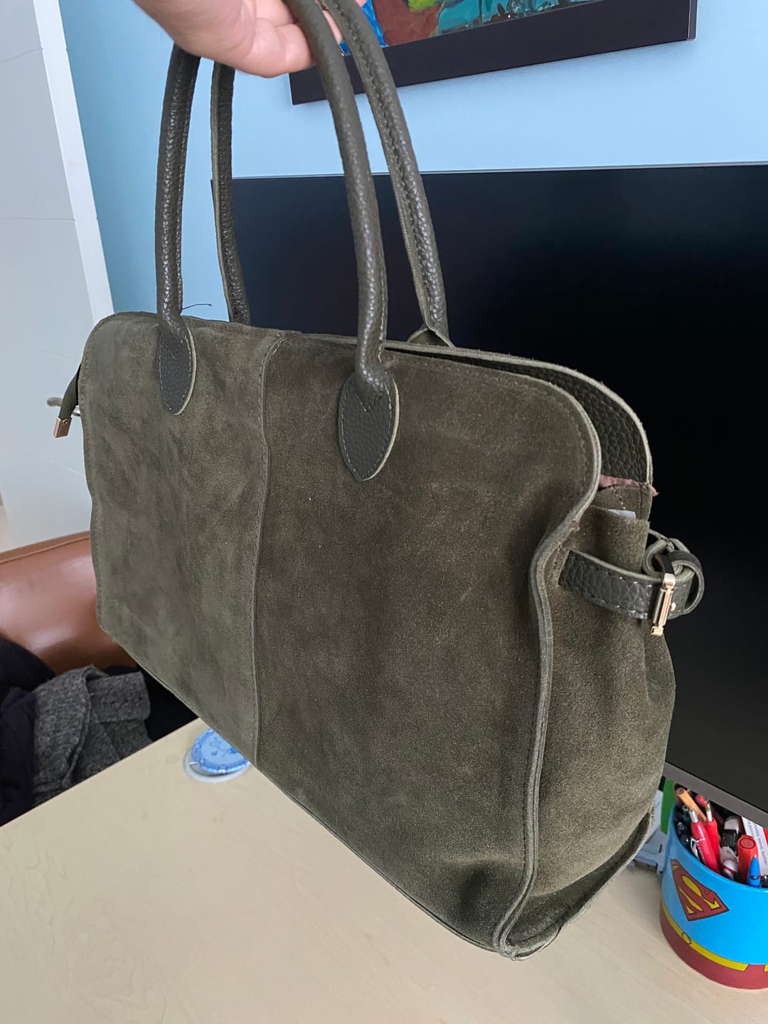 Customer photo review of Totem XL | Büyük Boy Hakiki Süet Deri El ve Omuz Çantası | Zümrüt