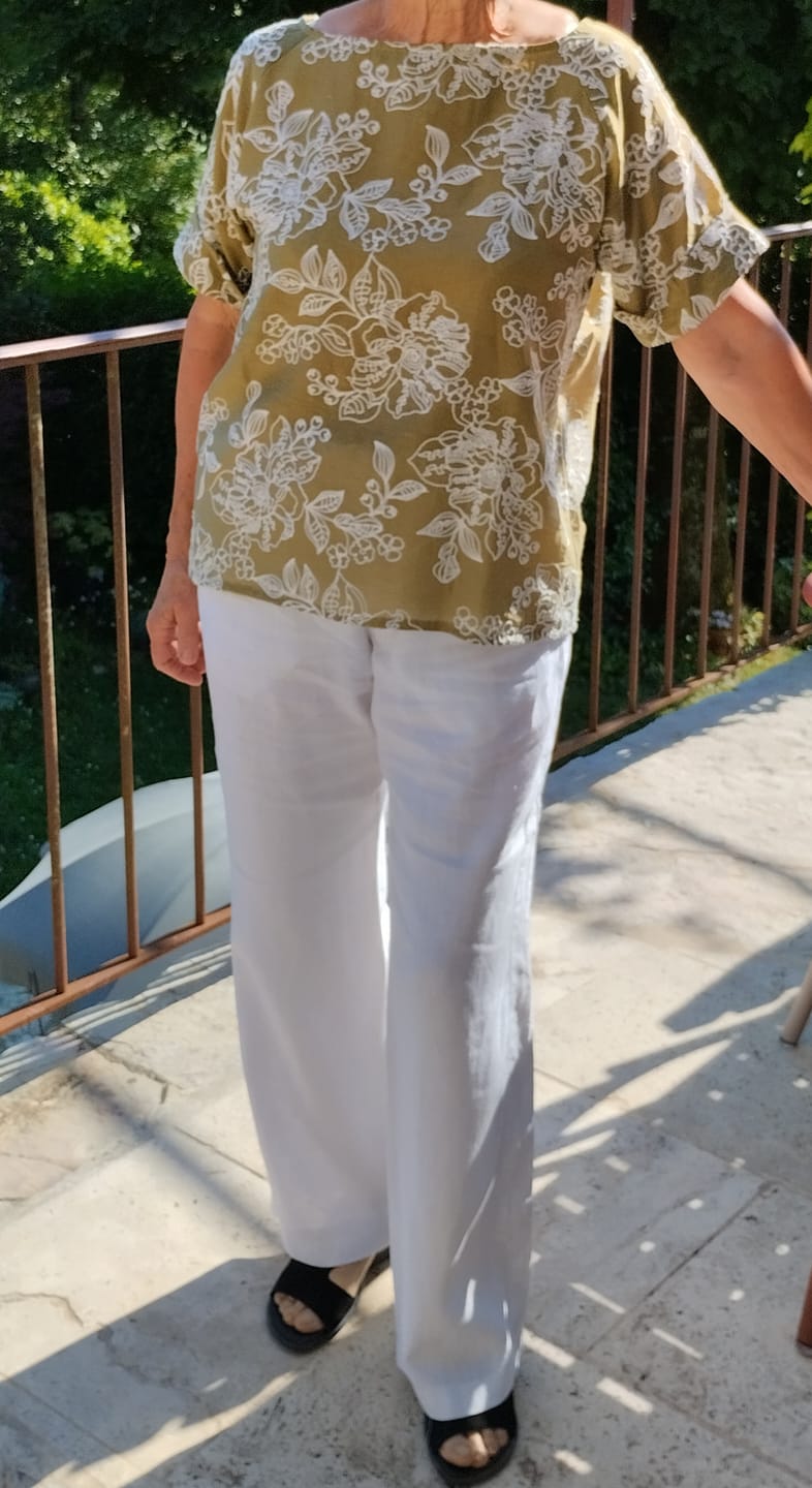 Customer photo review of Blouse  Romy – Lyocell Olivier brodé