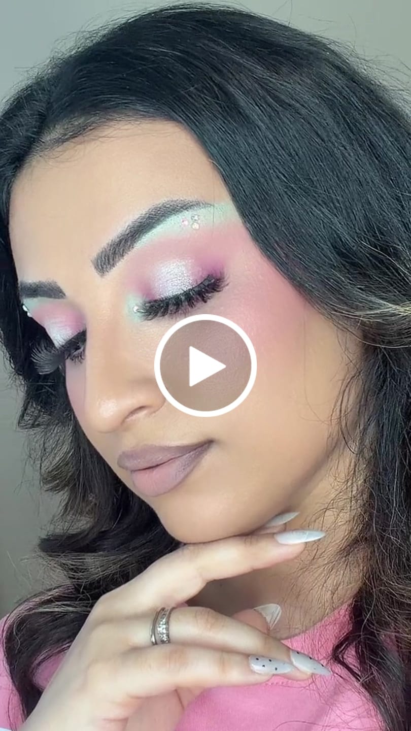 Customer video review of Creative Comeback XXXL Eyeshadow Palette