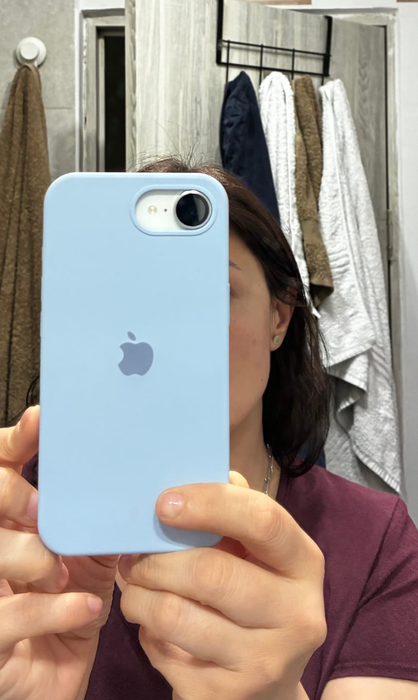 Customer photo review of Husa Silicon pentru iPhone 16E, Baby Blue