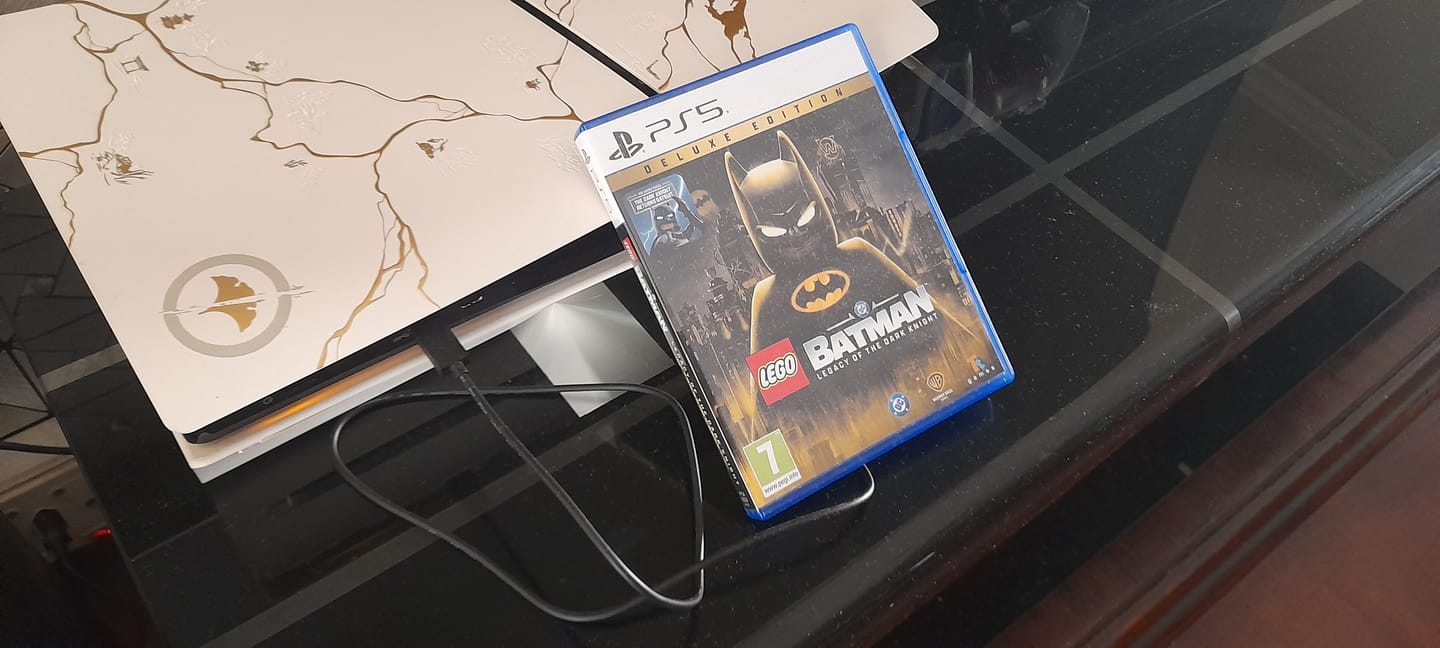 Customer photo review of LEGO Batman: Legacy of the Dark Knight Deluxe Edition (PS5)