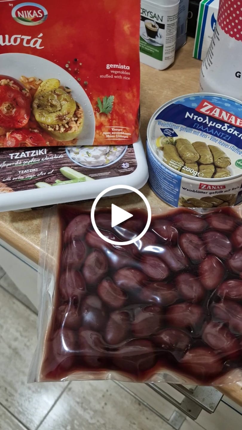 Customer video review of Traditional Greek Pita Bread – 10 Soft Rounds (16 cm) | Vegetarian-Friendly