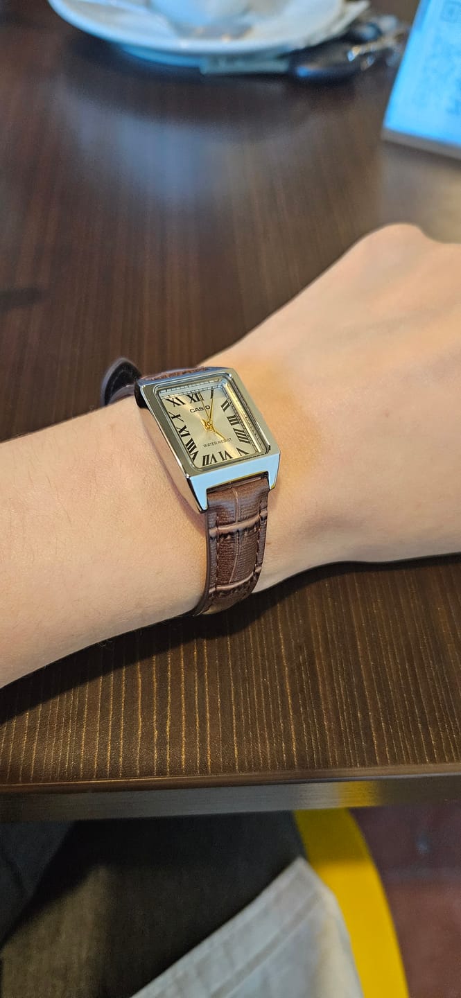 Customer photo review of Reloj Casio Tank Análogo LTP-V007L-9BUDF Cuero Dial Champaña