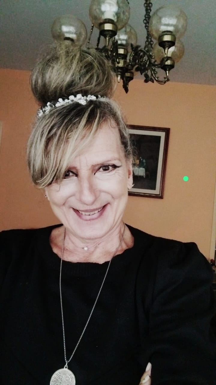 Customer photo review of Lapiseira para Olhos Bordô - Cherry - Vizzela