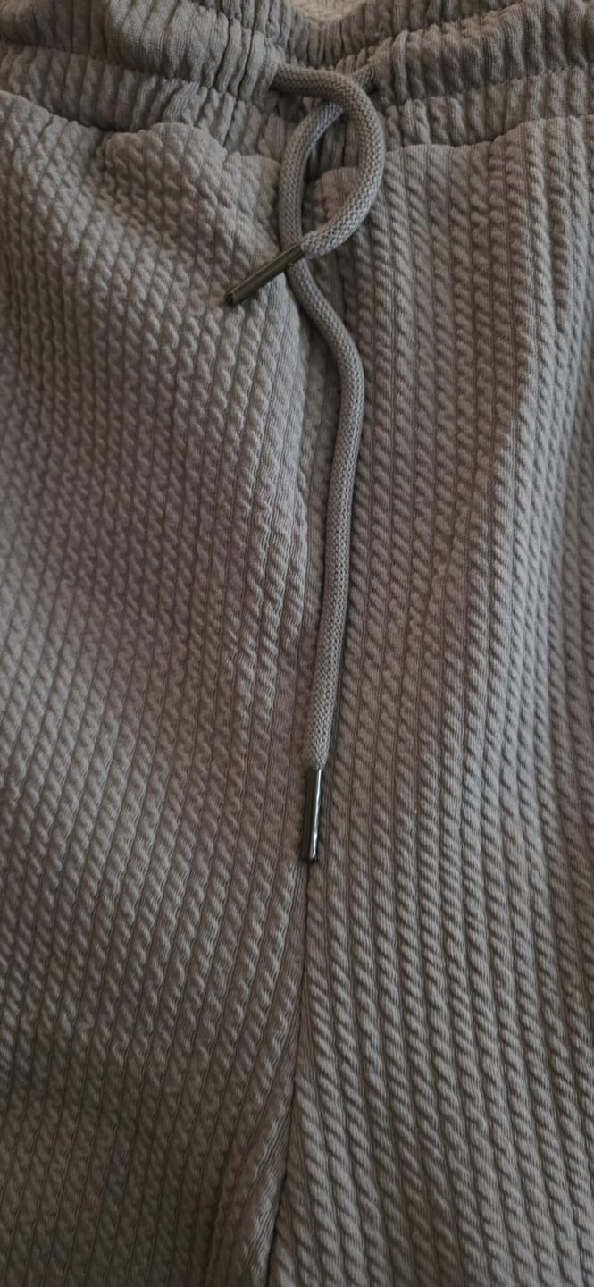 Customer photo review of M-8XL Men's Texture Fabric Vest Straight Casual Pants Sports Two-piece Set