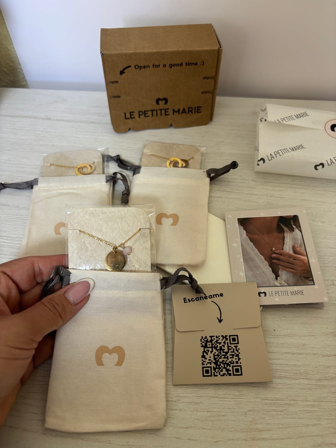 Customer photo review of Collar Amity - Personalizado