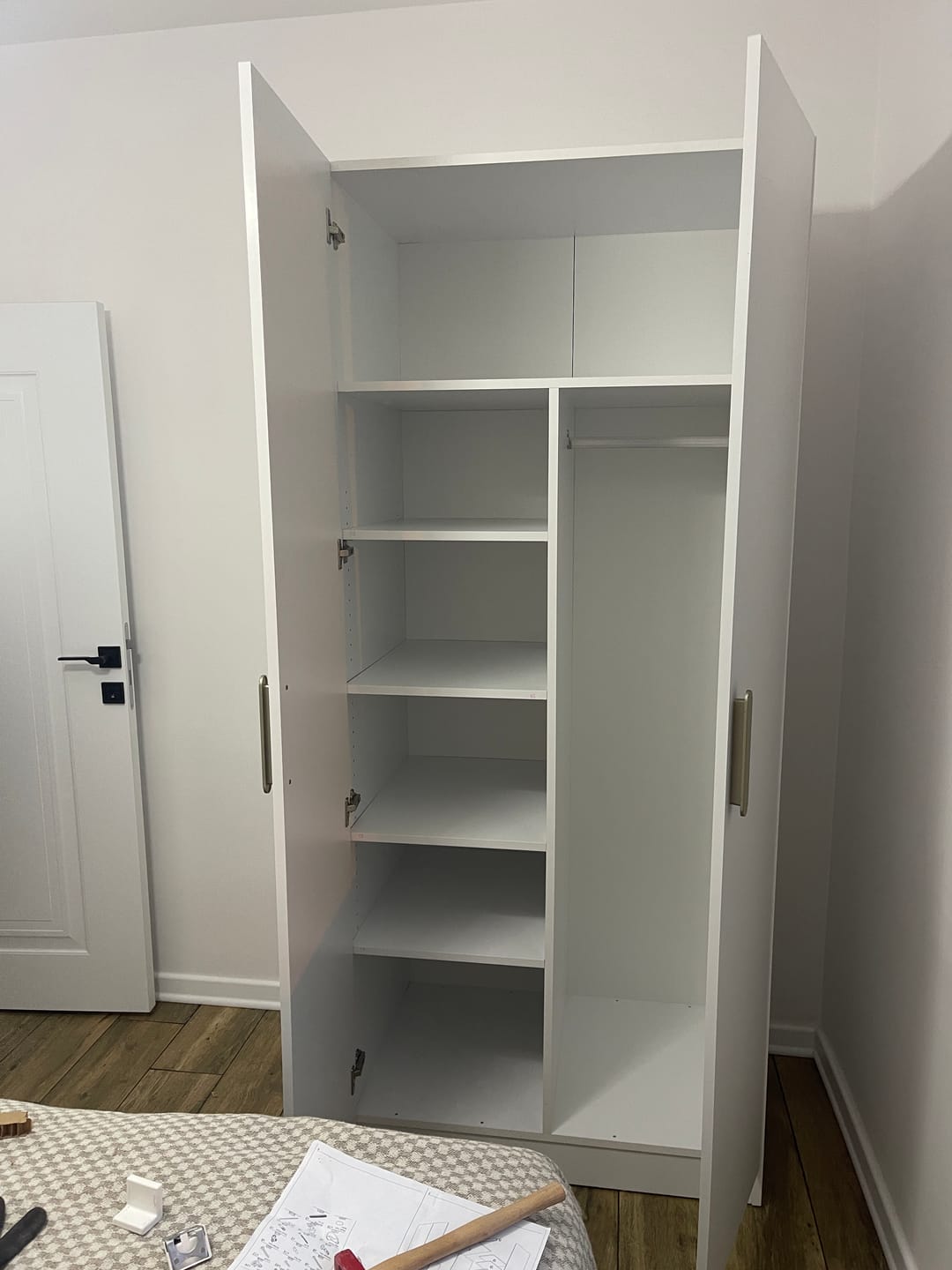Customer photo review of Rani BA170 Gardırop 2 Kapaklı 5 Raflı Askılı Elbise Dolabı Beyaz