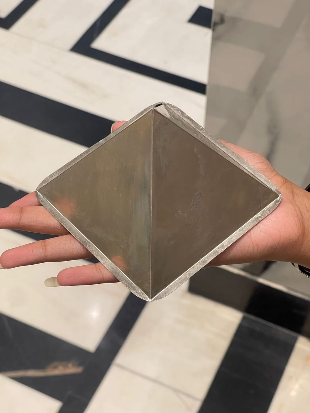 Customer photo review of Tri-Dhatu Hollow Vastu Pyramid – Alloy Metal Vastu Remedy for Protection & Prosperity | Ideal for Home, Office & Spiritual Areas | 4 cm | 120 g
