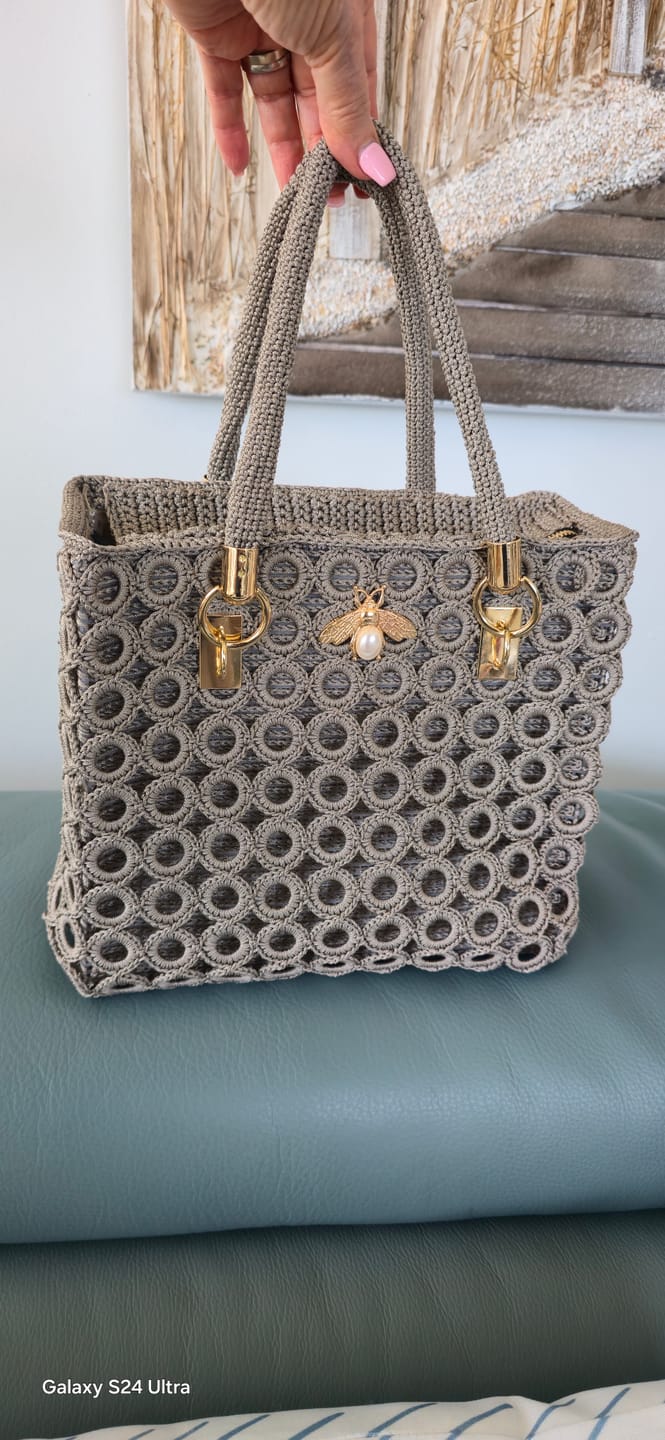 Customer photo review of Garden Bee Crochet Bag Kit