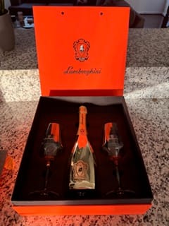 Customer photo review of Lamborghini Oro Vino Spumante with Gift Set (2026)