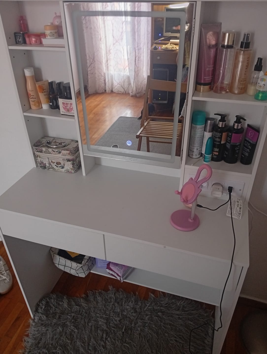 Customer photo review of Μεγάλος Καθρέφτης Μακιγιάζ Φορητός για Τραπέζι Μπουντουάρ 80x60 εκ Περιστρεφόμενος με LED Ρυθμιζόμενο Φωτισμό και Θύρες Φόρτισης LW-M003WC02