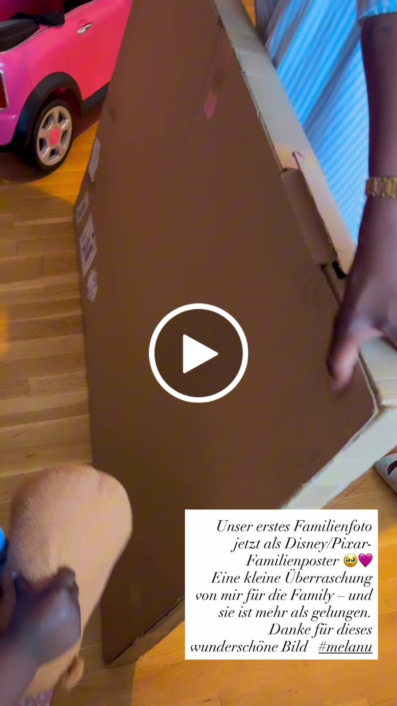 Customer video review of Personalisierte Leinwand - Animiert hinter der Wand