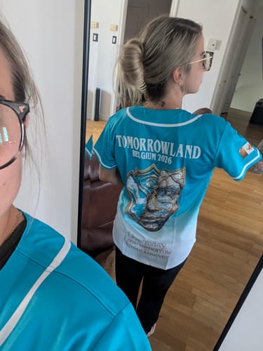 Reviewer showing the back of their custom blue and white gradient baseball jersey in a mirror.