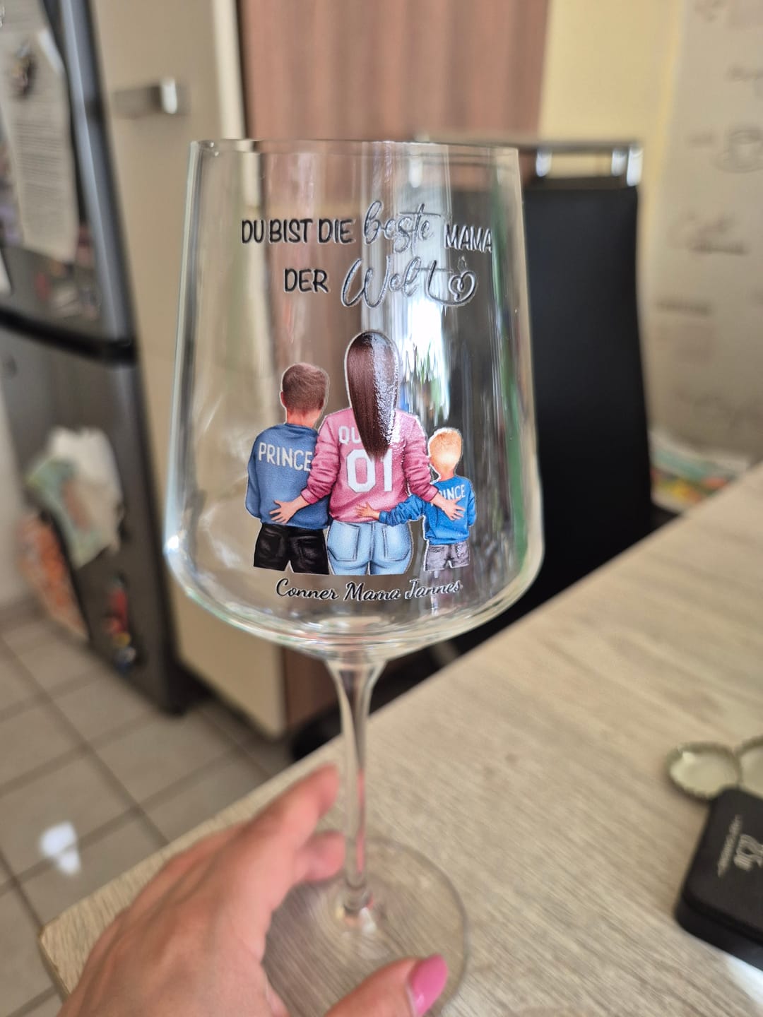 Customer photo review of Jeden Tag – Personalisiertes Weinglas für Papa zum Vatertag