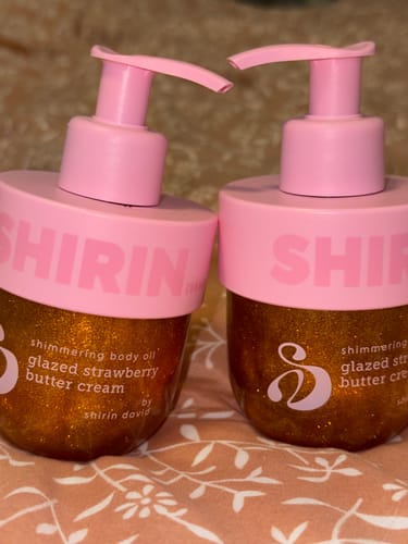 Customer photo review of Shimmering Body Oil Glazed Strawberry Butter Cream