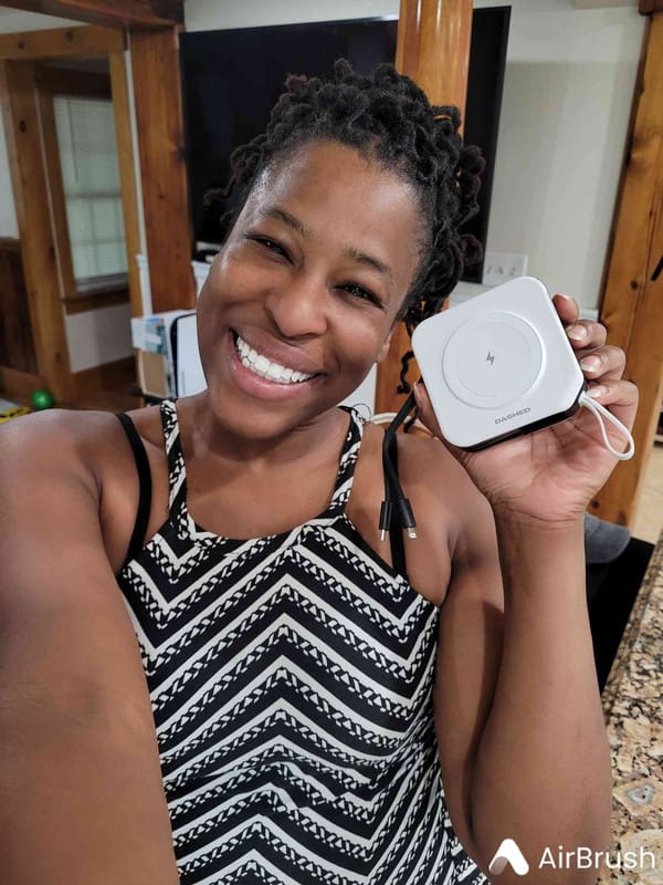 Customer photo review of Dashed TravelPod® (5-in-1 Travel Charger)