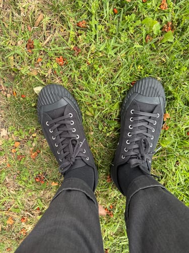 Customer photo review of Grounder Low-Top Black/Gum