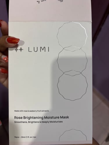 Customer holding the white box of Rose Brightening Moisture Masks.