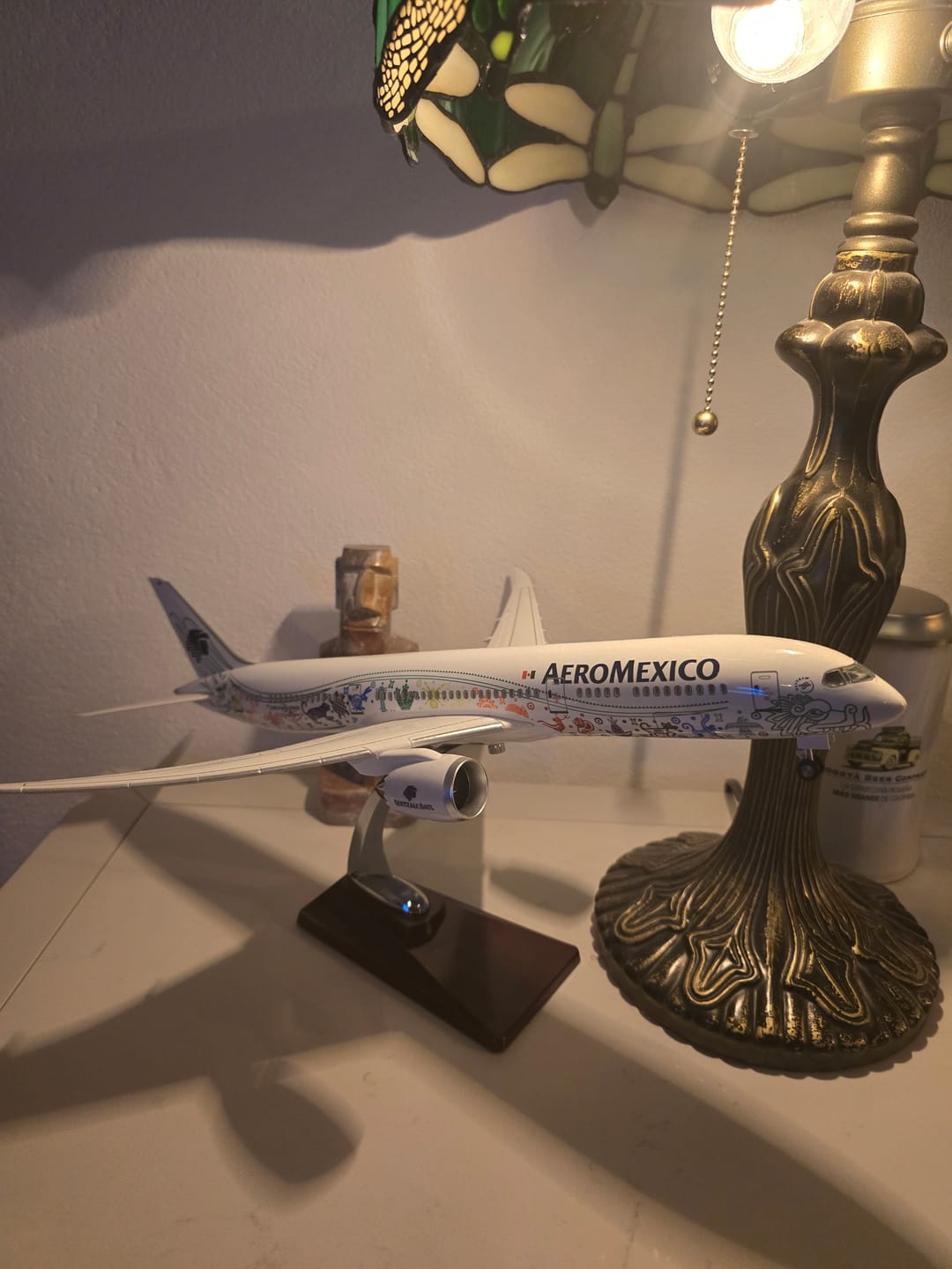 Customer photo review of Boeing 787-9 Aeroméxico "Quetzalcóatl" – Scale 1:130 (43 cm / 16.9 in)