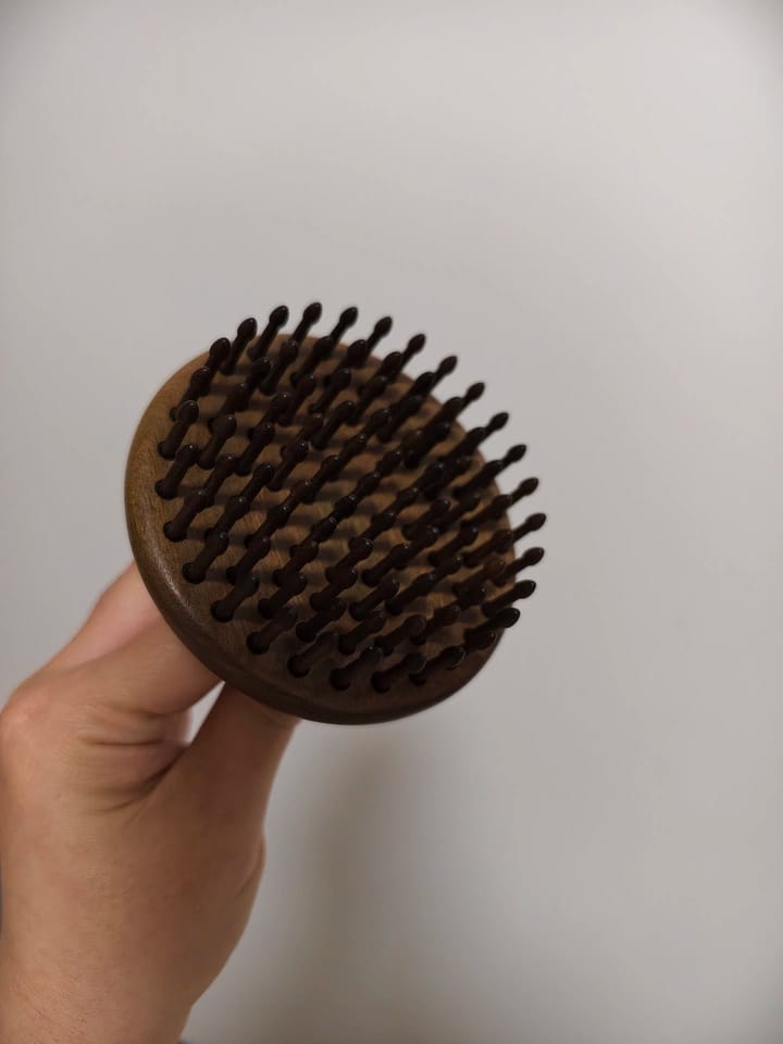 Customer photo review of Round Shape Tooth-Inserted Handheld Scalp Massager