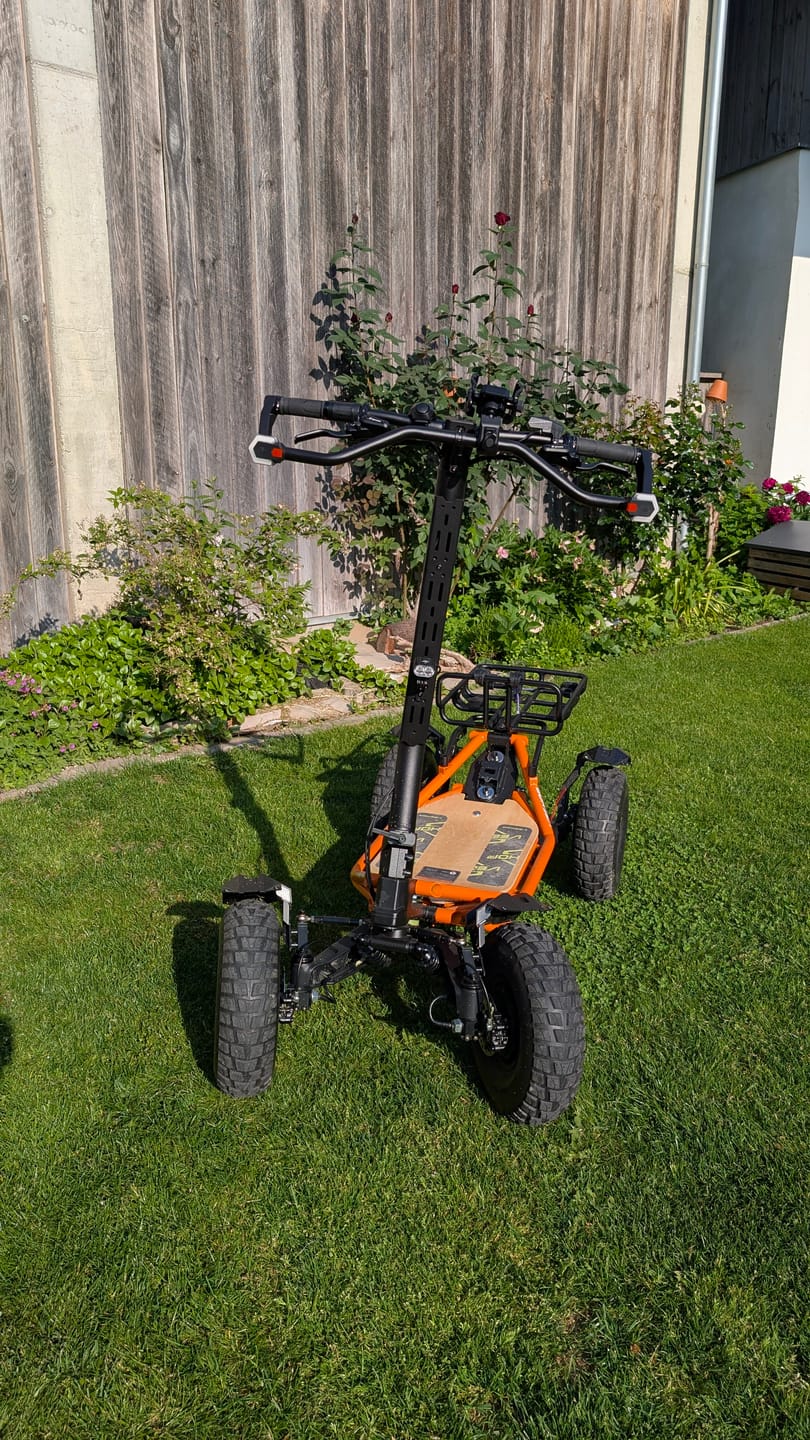 Customer photo review of Trottinette VEEHOP tout terrain à 4 roues motrices avec selle pliable 3200w / 6400w 40ah