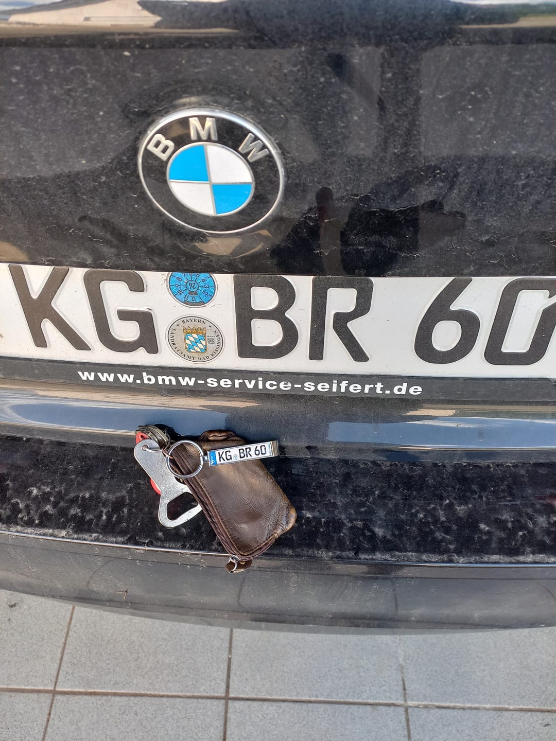 Customer photo review of Kennzeichen Schlüsselanhänger mit Flaschenöffner – Mini Nummernschild Metall