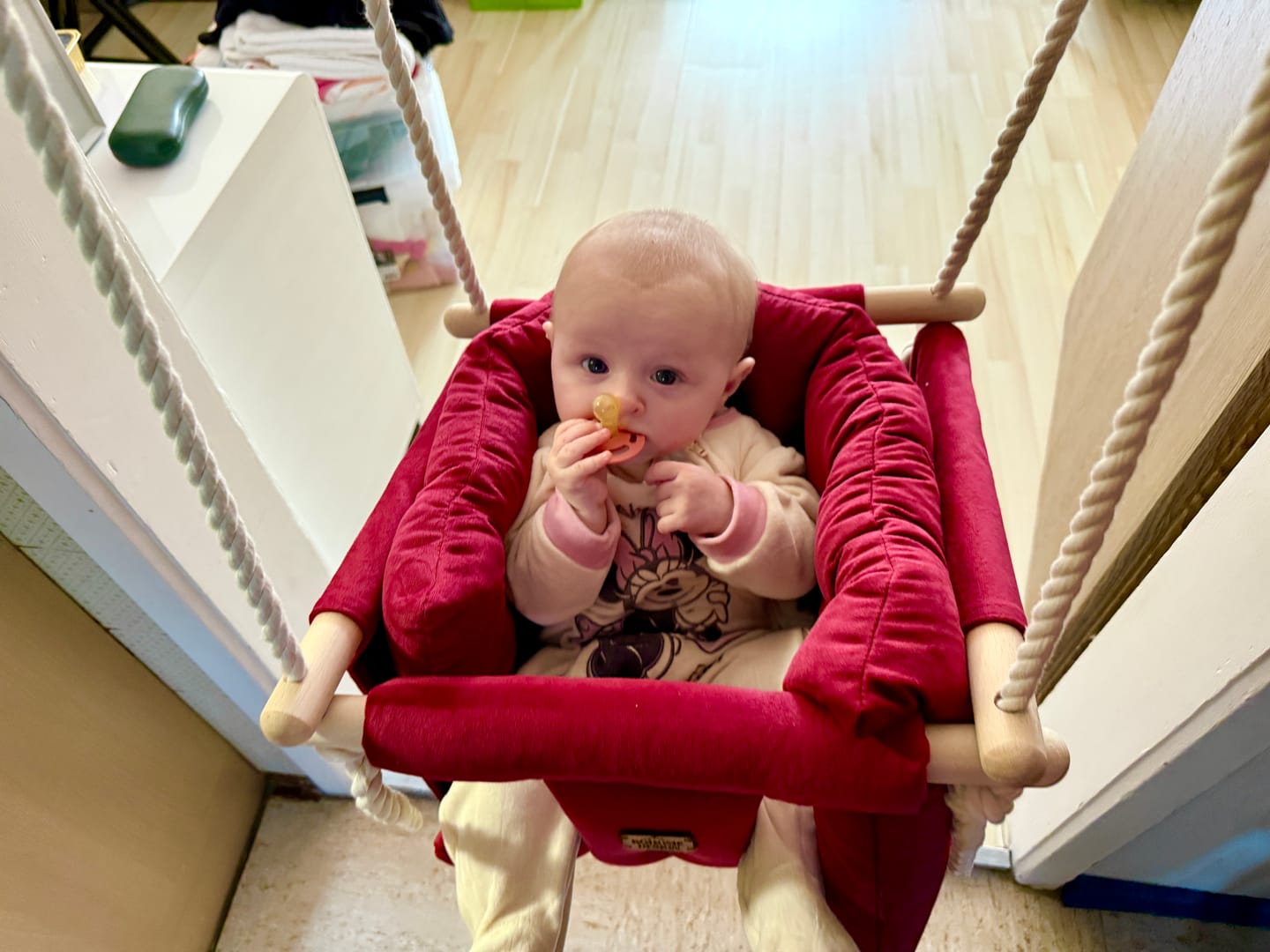 Customer photo review of Premium Ruby Red Schaukel - Handgefertigte Indoor-Schaukel