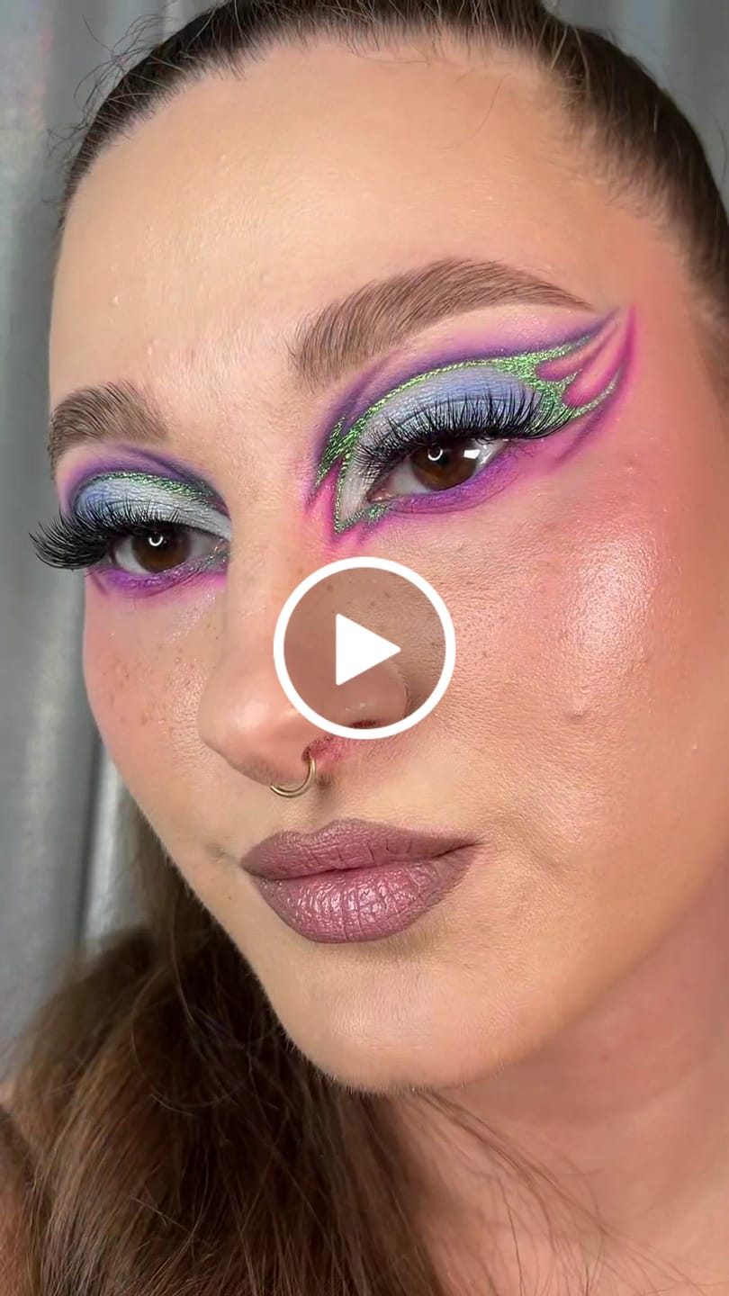 Customer video review of Creative Comeback XXXL Eyeshadow Palette