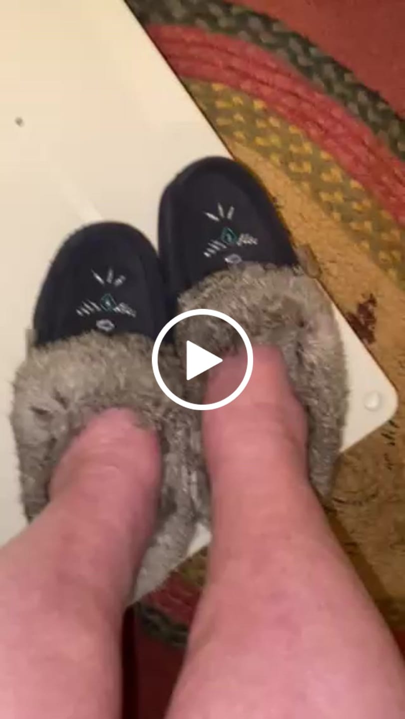 Customer video review of Women's Rabbit Fur Thunderbird Beaded Moccasins