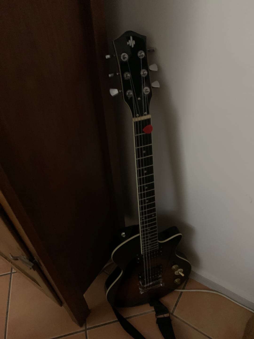 Customer photo review of Donner DSC-128 39" Electric Guitar