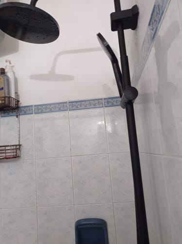 Customer photo review of Barra Columna Ducha Acero Inox Redonda C/teléfono Negro Mate