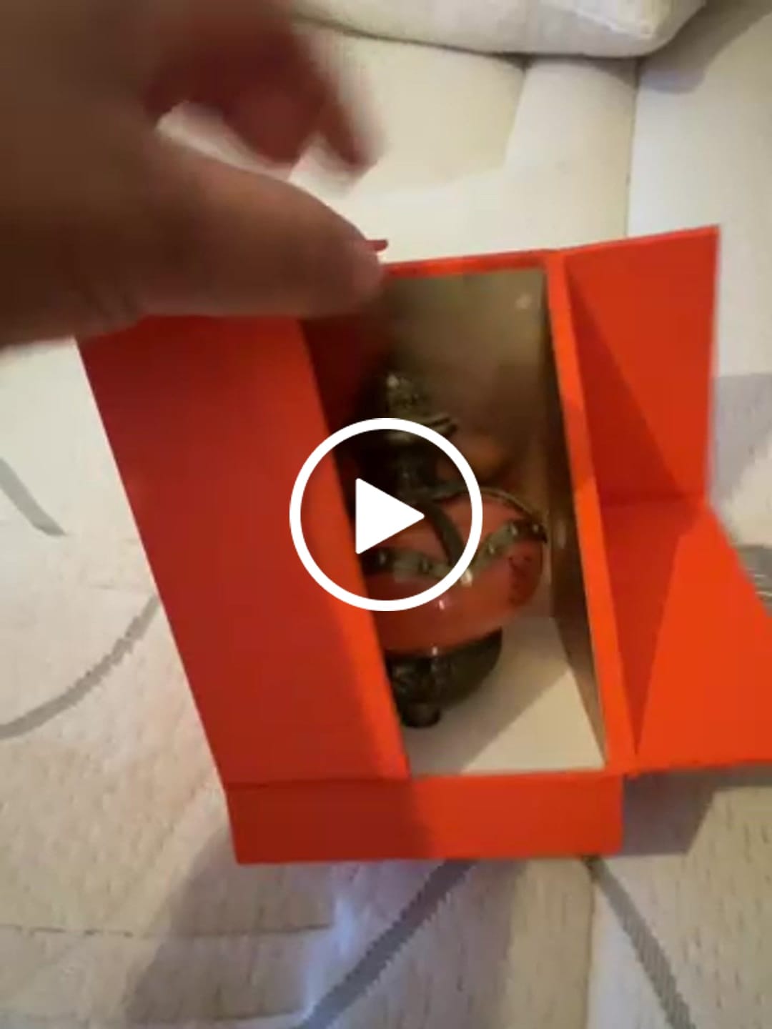 Customer video review of PERFUME DURRAH LATTAFA PRIDE - 100ML