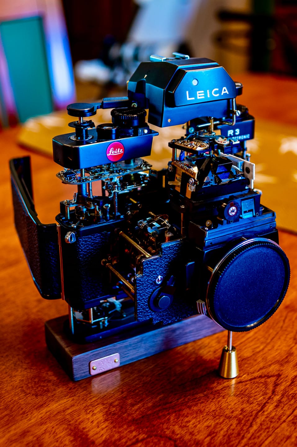 Customer photo review of Disassembled Mechanical Film Camera Leica R3 ,Unique Handmade Camera Parts Sculpture,  Gift for Photographers