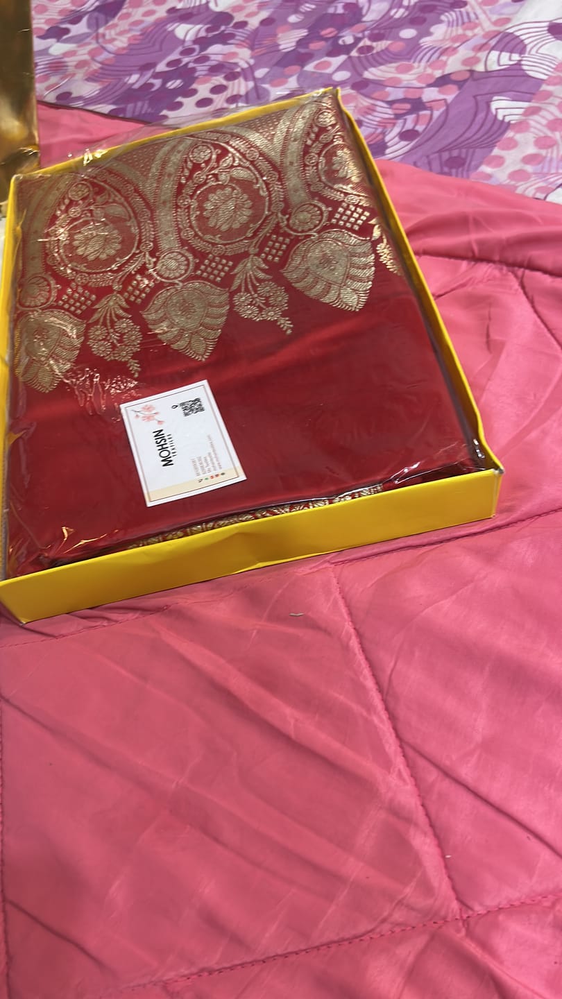 Customer photo review of Red Royal Plain Katan Silk Banarasi Saree
