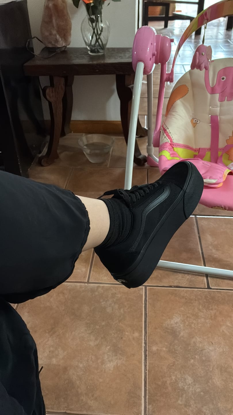 Customer photo review of Zapatilla Vans Old Skool Stackform Mujer Mono Negro