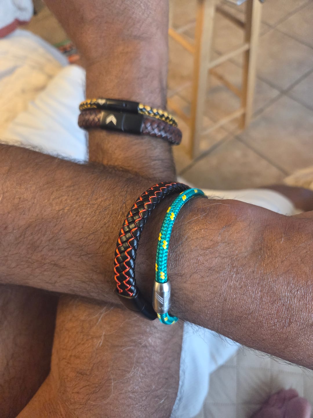 Customer photo review of Vertig Magnetic Leather Bracelet Black Red