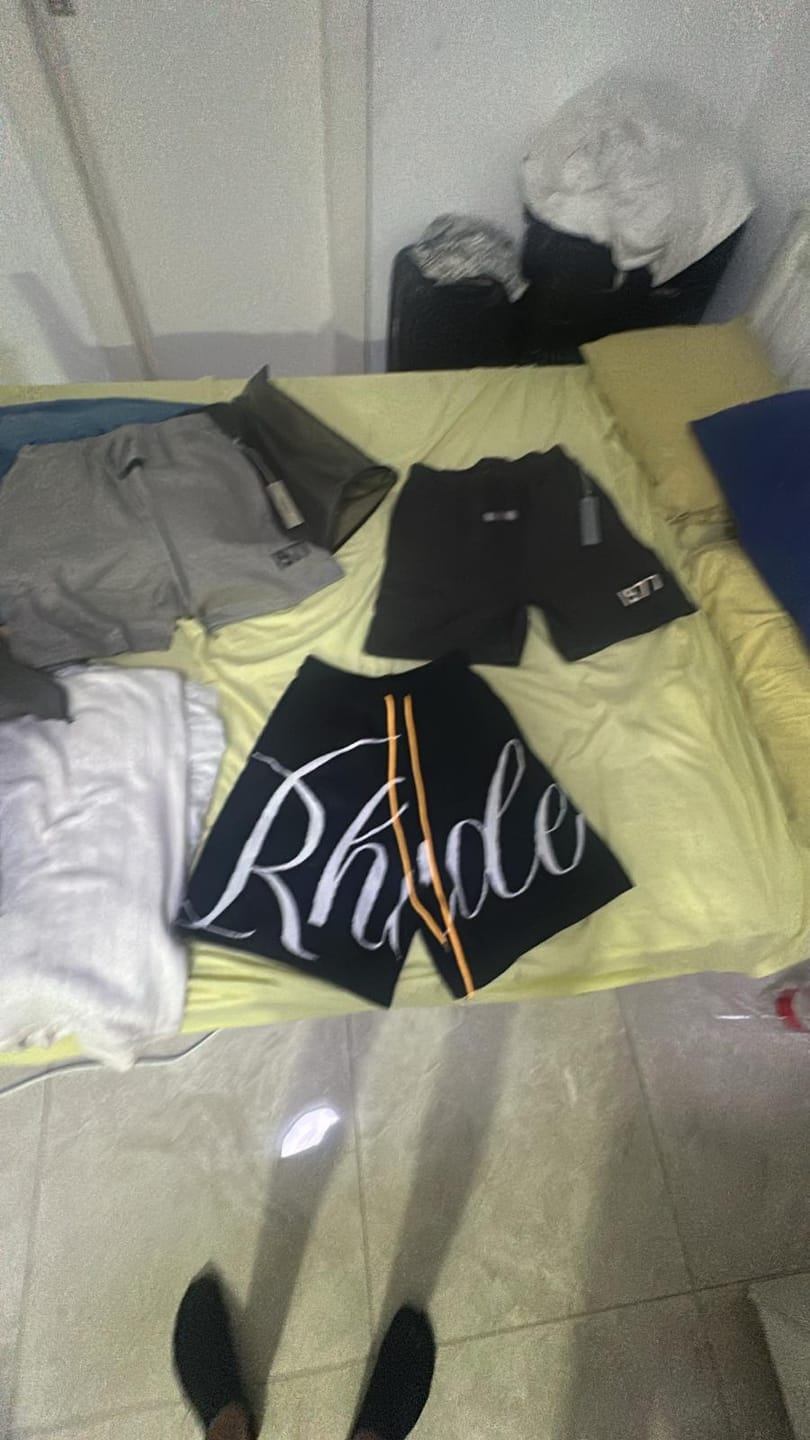 Customer photo review of RHODE | מכנס קצר שחור